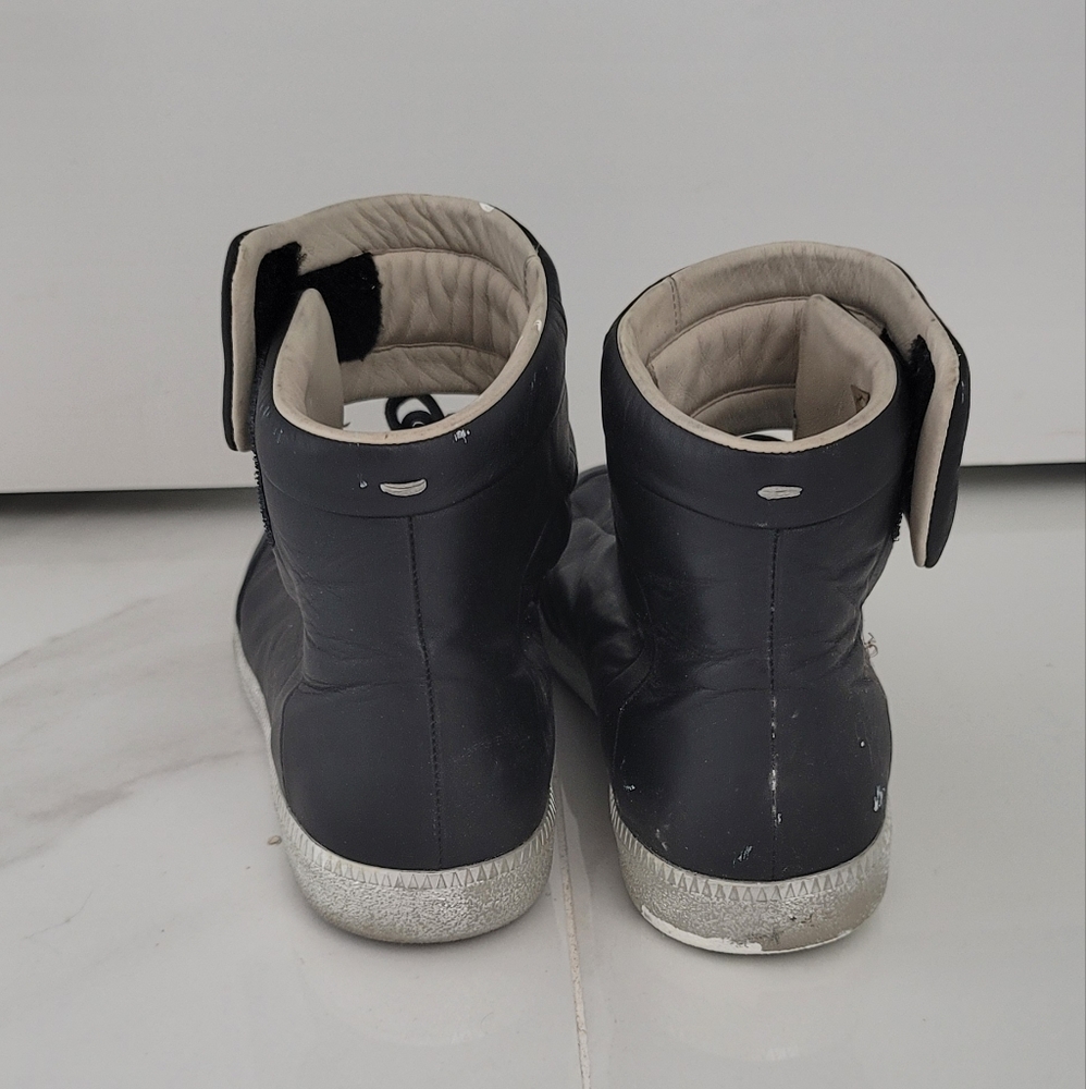 Shoe